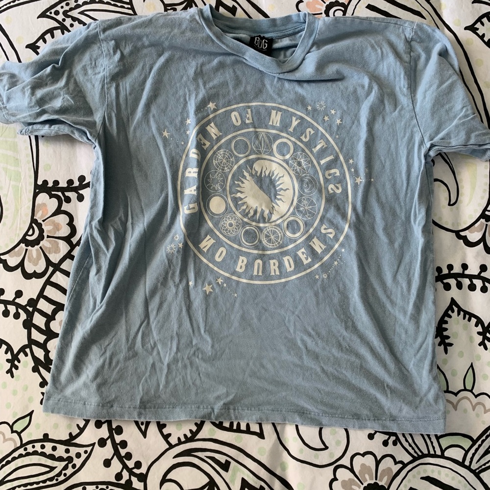 Super cute tee from urban outfitters!! 😍
